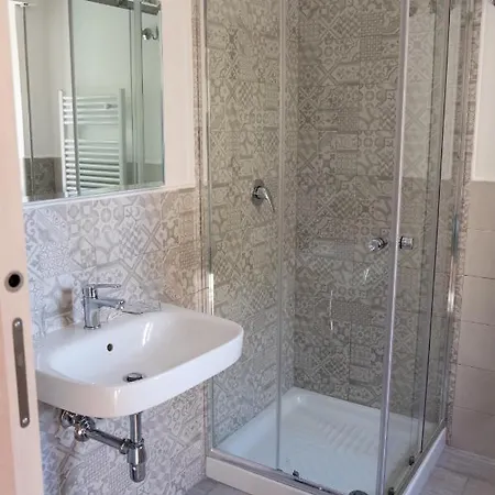 Eli Nocleg ze śniadaniem 3*